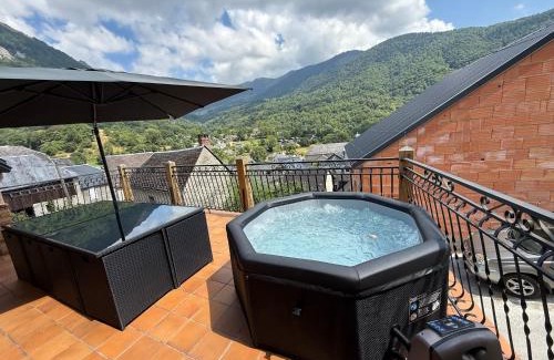 Boutx Villa | Gite boutx avec Jacuzzi 12 personnes 5 LITS DOUBLES ET 1 CANAPE LIT