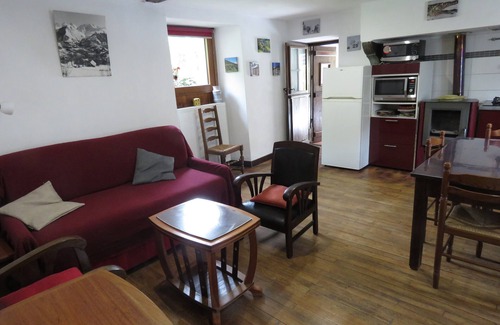 Esquieze-Sere Apartment | Gite du Sardey (ground floor in renovated old house), quiet village 700m