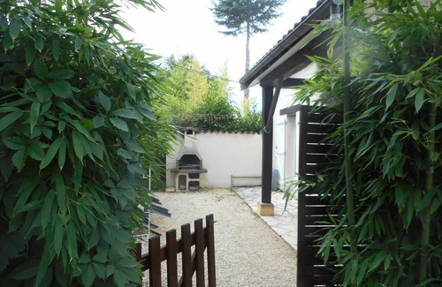 Sarlat-la-Caneda Cottage | Gîte for 5 to 7 people in Sarlat. Shared heated pool, nature, wifi