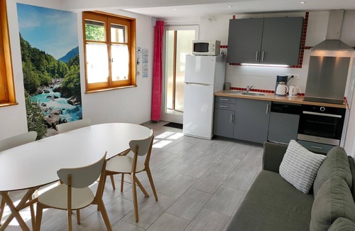 Foncine-le-Haut Apartment | Gite Iris Montagnes du Jura with Spa Sauna river