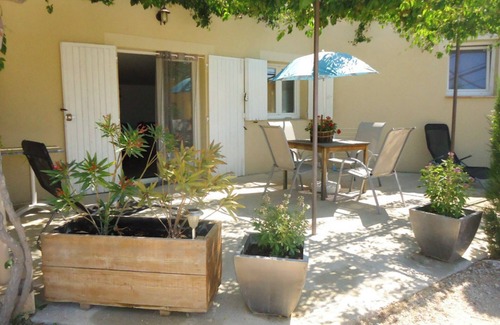 Greoux-les-Bains Cottage | Gîte "La Miellerie" with Shared Pool, Private Terrace, and Air Conditioning