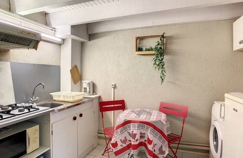 Aubusson House | GITE LES VOLETS ROUGES
