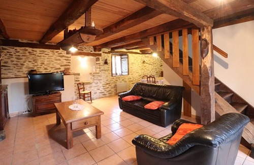 Montsalvy Cottage | Gite Montsalvy, 3 bedrooms, 6 persons