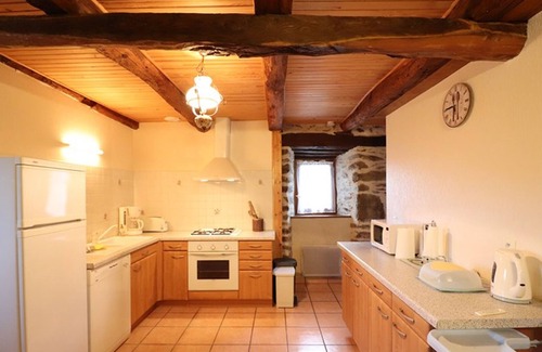 Montsalvy Cottage | Gite Montsalvy, 3 bedrooms, 6 persons