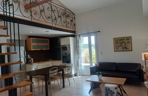 Mormoiron Other | Gite sur Domaine Viticole Avec Piscine Chauffée