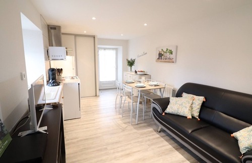 Teissieres-de-Cornet Cottage | Gite Teissières-de-Cornet, 2 bedrooms, 4 persons