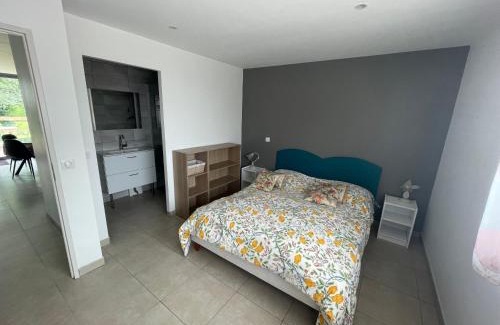 Saint-Cyr-les-Champagnes House | Gite Varagnac