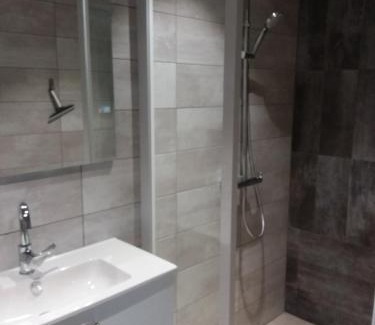 Saint-Cyr-les-Champagnes House | Gite Varagnac