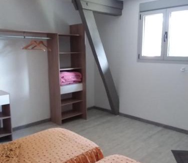 Saint-Cyr-les-Champagnes House | Gite Varagnac