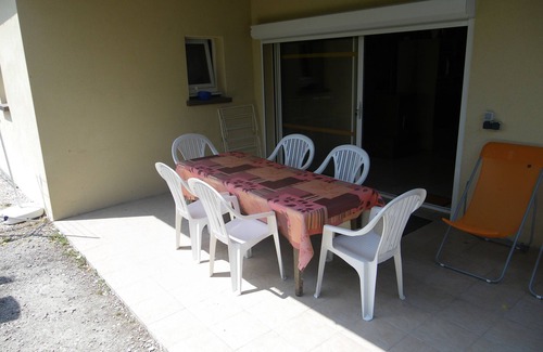 Fosse House | Gîte with private, covered, heated swimming pool 150 m away