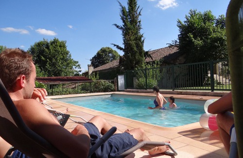 Eymet Cottage | Gîte with swimming pool, countryside and wifi sleeps 8 and 2 babies, farm animals.