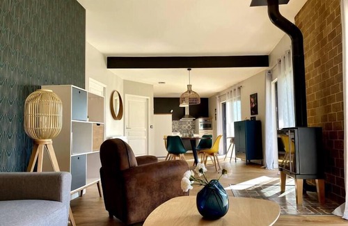 Mosnes House | Gites-domainedupin, cottage Bain Nordique PRIVÉ