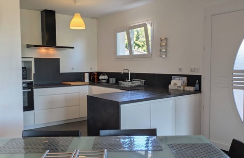 Cussac-Fort-Medoc House | Gîtes for up to 10 people Heated swimming pool in season and Jacuzzi all year round