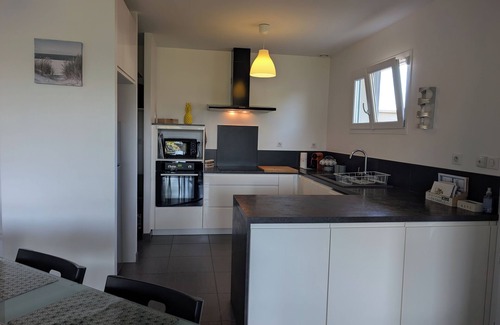 Cussac-Fort-Medoc House | Gîtes for up to 10 people Heated swimming pool in season and Jacuzzi all year round