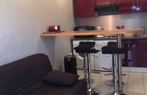 Carpentras Apartment | GITES LES LAURIERS 2/4 PERSONS