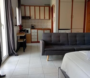 Larissa Apartment | Gk Suites-Constantin view , auto check-in 24h