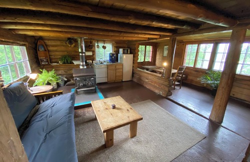 Isabella House | Glacial Esker Bunkhouse - Spacious Lakeside Rustic Lodge
