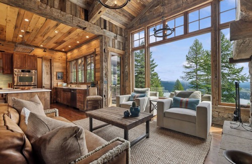 Whitefish House | Glacier Lookout House I Luxury I Tranquility I Private I 5 bedroom, 4 bathroom