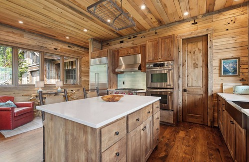 Whitefish House | Glacier Lookout House I Luxury I Tranquility I Private I 5 bedroom, 4 bathroom