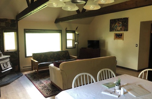 Babb House | Glacier National Park central location. Many Glacier, St. Mary, and Two Medicine