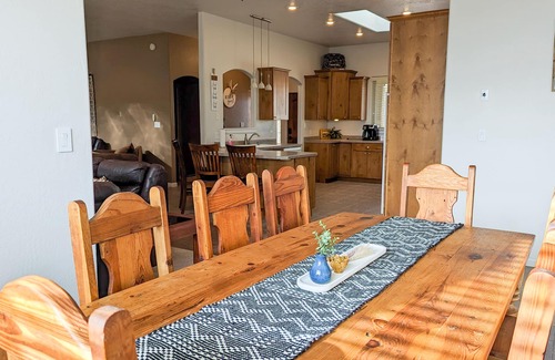 Farmington House | Glade Run Family Retreat - Dog Friendly - 2.5 acres