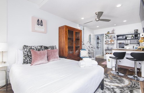 Imperial Beach House | Glam Dragon B, 5-10 Min Walk To Imperial Beach!