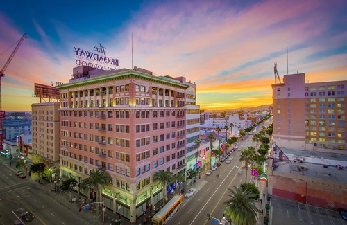 Hollywood Apartment | Glamorous Loft on the Corner of Hollywood and Vine