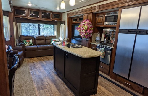 Georgetown House | Glamping in a luxurious Travel Trailer