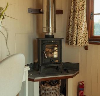 Chippenham House | Glamping in Wiltshire in our luxury Shepherds Hut