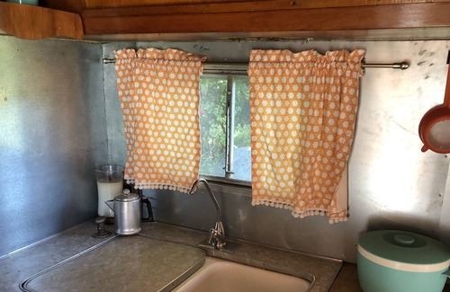 Grandview House | Glamping on 116 Acre Farm- Happy Camper