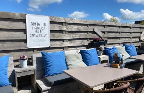 Grou Other | Glamping Safarilodge 'Grutte Fiif' met airco, extra keuken op veranda en privé achtertuin