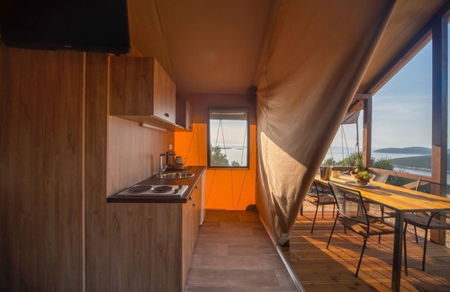 Veli Losinj House | Glamping Tents and Mobile Homes Trasorka - Campsite