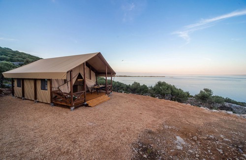Veli Losinj House | Glamping Tents and Mobile Homes Trasorka - Campsite