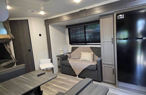 Ferndale House | °Glampsy!@MLC, pool mini golf spa