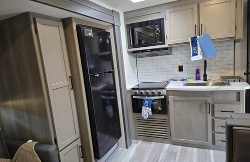 Ferndale House | °Glampsy!@MLC, pool mini golf spa