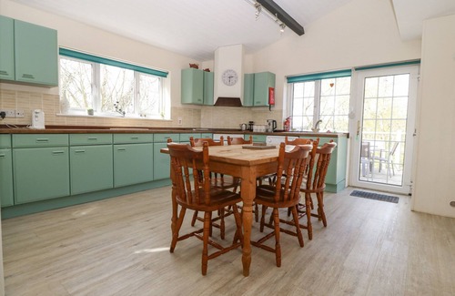 Garn Fadryn Cottage | GLAN FELIN, pet friendly, with open fire in Aberdaron