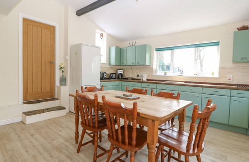 Garn Fadryn Cottage | GLAN FELIN, pet friendly, with open fire in Aberdaron