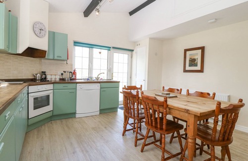 Garn Fadryn Cottage | GLAN FELIN, pet friendly, with open fire in Aberdaron