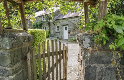 Llanbedr House | Glandwr Cottage