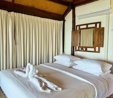 Haad Pleayleam House | Glass Cottage