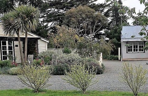 Featherston House | Glass of Red Hideaways-The Studio