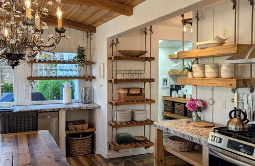 Barton Heights House | Glass Treehouse WINTER EXOTIC-KAYAK-SUP/Bike/Hike/POOL-LAKE-RIVER-GARDENS-FOOD