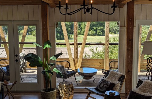 Barton Heights House | Glass Treehouse WINTER EXOTIC-KAYAK-SUP/Bike/Hike/POOL-LAKE-RIVER-GARDENS-FOOD