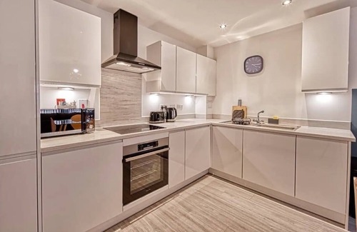 Birmingham City Centre Apartment | Glasswing Stays | Silversmith's Retreat