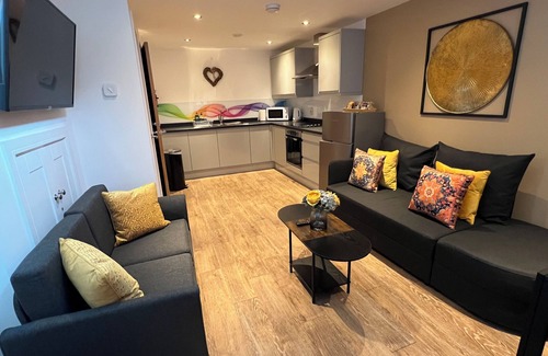 Glastonbury Apartment | Glastonbury Hidden Passage, 1 Bedroom Split-Level Apt, Sleeps 3