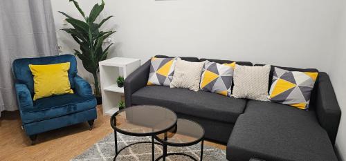 Oldham House | Glebe House - 2 Bedroom Luxury House with 4 Beds, Free Private Parking with Access to City Centre, and Near the Motorway