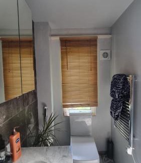 Ashford Bed & Breakfast | Glebe House, Private entrance, free parking on drive, Self check in, Netflix