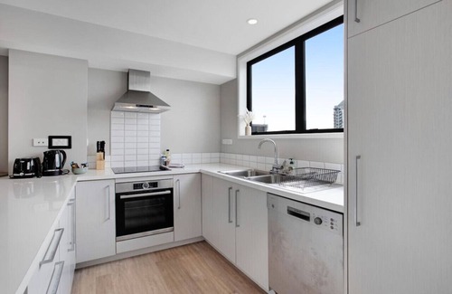 Grafton House | Glen's Townhouse with Parking and Wi-Fi