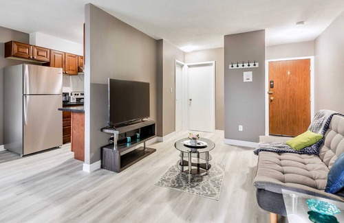 Rosedale Apartment | Glenview West Apt w Patio - Near Downtown!