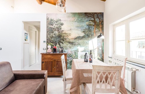 Lucca Historical Center Apartment | Gli specchi - Steps to the walls - 2 SmartTV